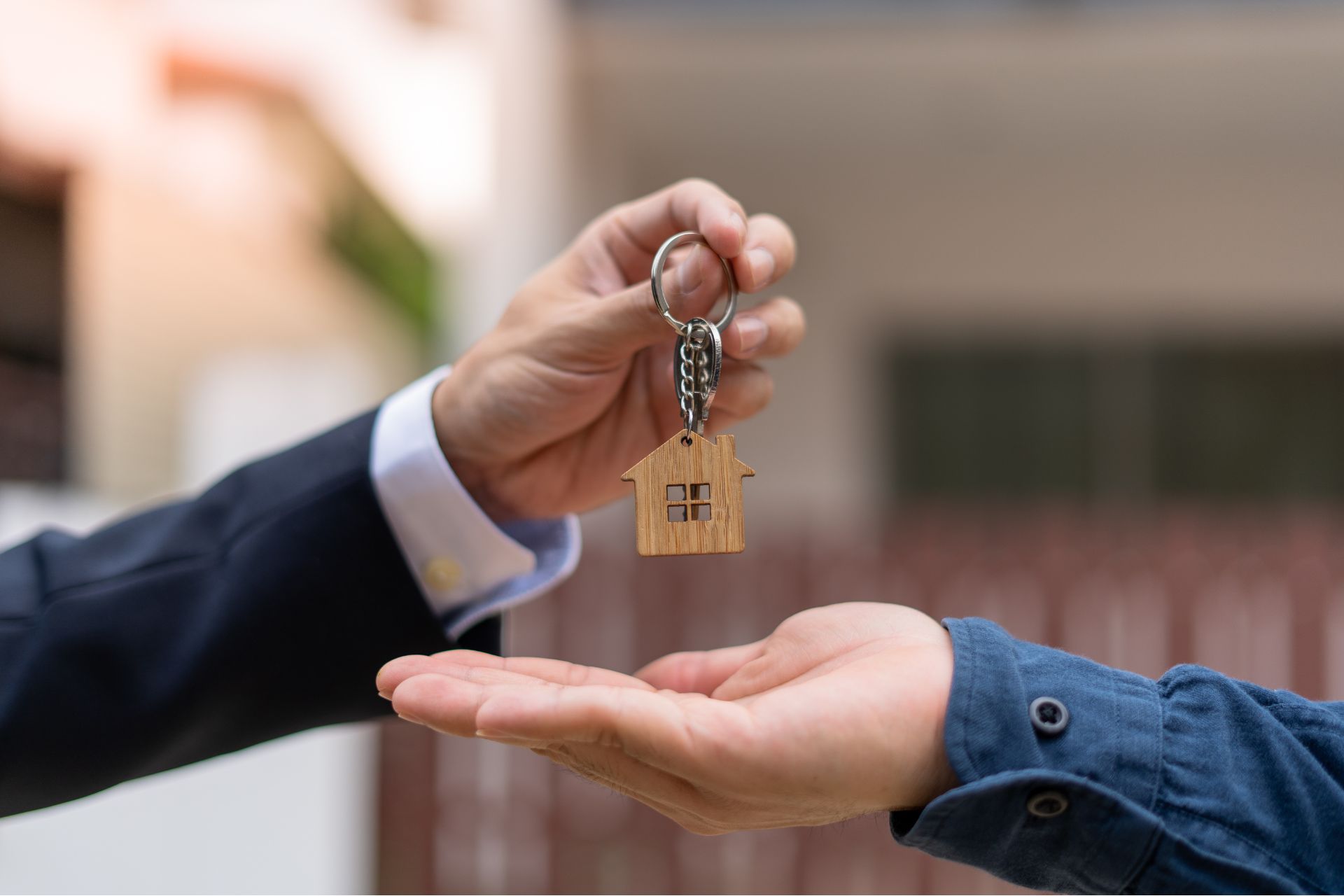 7 Tips to Get Your Landlords to Pick You